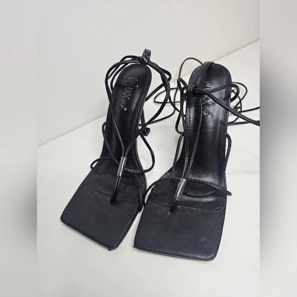 Mixx Shuz Black Strappy Thong Stiletto Heel Sandals - Size 7.5 Square Toe - Picture 1 of 9